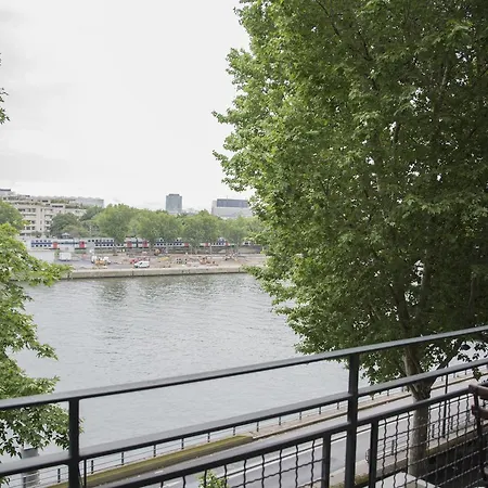Veeve - By The Riverbank Paris