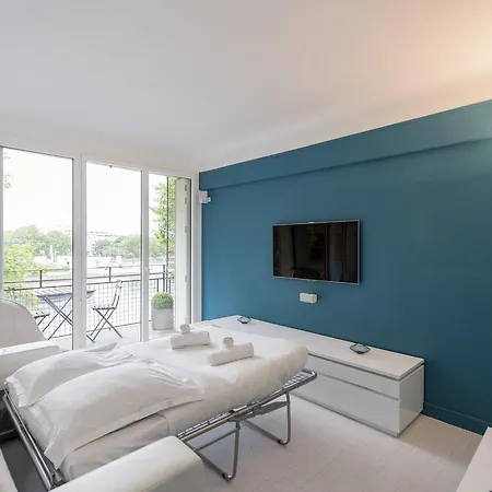 Apartment Veeve - By The Riverbank Paris
